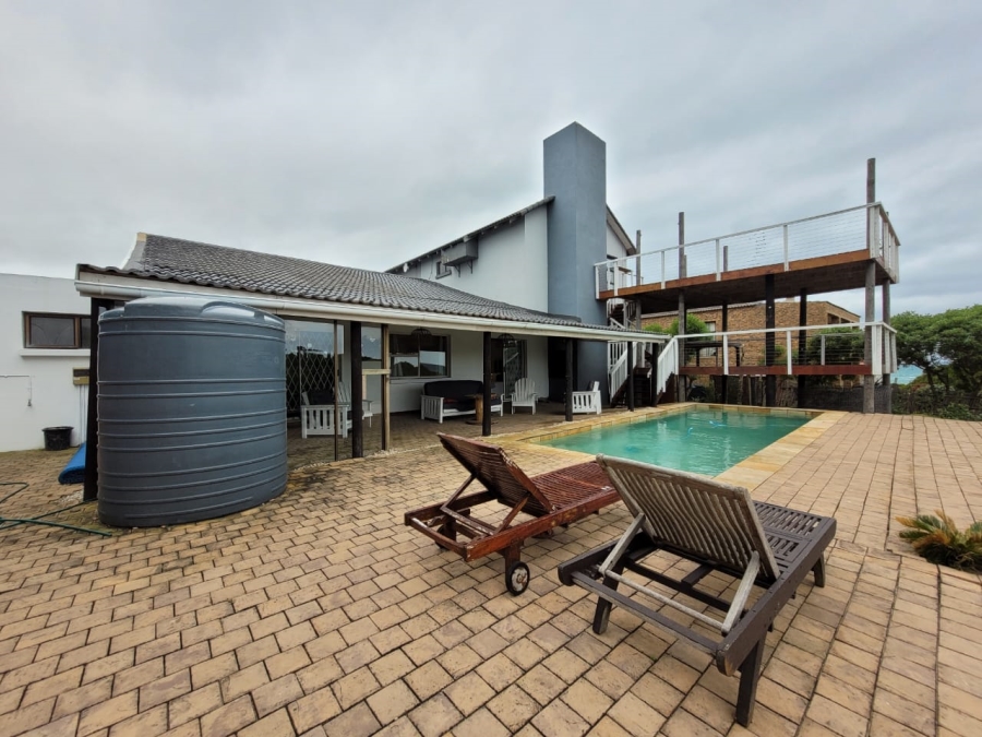 6 Bedroom Property for Sale in Paradise Beach Eastern Cape